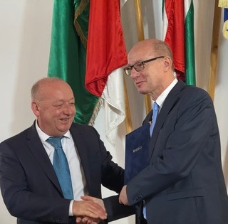 Kihelyezett egyetemi képzés indul jövőre Mohácson, aláírták a megállapodást