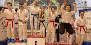 Hát ez csodálatos: Ajkát is meghódították a Mohácsi TE 1888 ifjú karatékái