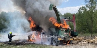 Lángba borult egy mezőgazdasági gép Kölked közelében