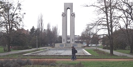 A Deák téren az I. világháborús emlékmű felújítását készíti elő Mohács város önkormányzata
