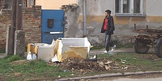 A szemét nem csak a szőlőhegyen gyűlik - hiába is büntetnének a közterületisek, ez néhol hatástalan