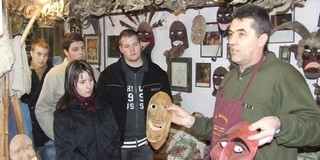 A kitalált hagyományok nem nőhetnek a Busójárás fölé - vallja Englert Antal maszkfaragó