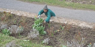 A nagy esőzések miatt többhetes késést szenvednek a köztéri tavaszi munkák is