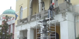 Az idegenforgalmi szezonra megújul a városháza homlokzata