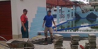 Felkészülés uszodanyitásra: Fertőtlenítés és próbaüzem után jöhetnek a standolók