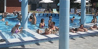 Ilyen még nem volt: Fürdőfesztivál és medencés retro party szombaton az élményfürdőben!