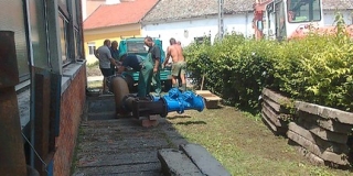 Kiépítették a központi gépházhoz az ideiglenes szennyvízcsatlakozást