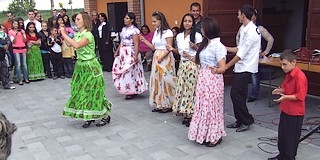 A borús időjárás sem ronthatta el a hétvégi, tizennyolcadik Őszi Roma Varázs hangulatát