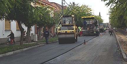 Az útfelújítás befejező szakasza, az aszfaltozás is elkezdődött a hétvégén Mohácson Az útfelújítás befejező szakasza, az aszfaltozás is elkezdődött a hétvégén Mohácson