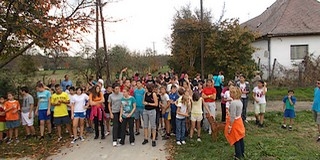 Újmohács: méltó megemlékező műsor után iskolától-iskoláig futás