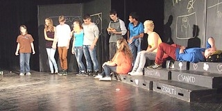 A tizenévesek problémáiról, örömeiről, de nem csak tizenéveseknek szól a „Bajod mi!?”