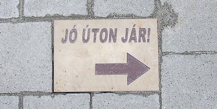 Mohács: megoldódott a „Jó úton jár!”-táblák rejtélye: a jelzések idegenforgalmi célokat szolgálnak Mohács: megoldódott a „Jó úton jár!”-táblák rejtélye: a jelzések idegenforgalmi célokat szolgálnak