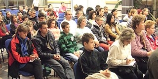 Mohács: érdeklődő az érintett korosztály a számára szervezett ifjúságfejlesztési program iránt