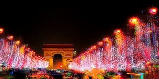 Szilveszter Párizsban: búcsúztassa a Champs Elysées-n 2013-at, egy grandiózus utcabálon!