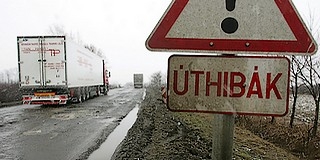 Mohácson a Kossuth Lajos utca, míg a járásban két mellékút burkolata újul meg