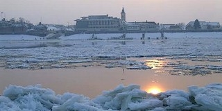 Hétvégén megkezdődhet a Dunán a jégképződés - két éve ilyenkor a hajóforgalom és a komp is állt