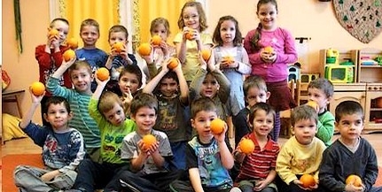 Üzletlánc narancsos akciójának nyertesei az óvodások