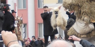 Farsangvasárnap óta Áder János köztársasági elnök is a „tiszteletbeli busó