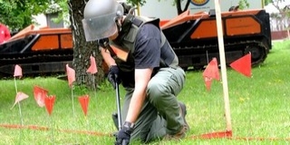 Már csak rossz emlék az aknazár, huszonkilenc robbanószerkezetet találtak a határ mentén