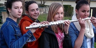 Új altfuvolával és egyéb eszközökkel gyarapodott a Schneider Lajos Művészeti Iskola