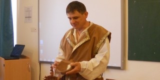 Rendhagyó történelemóra a honfoglalókról a mohácsi Meixner Ildikó iskolában