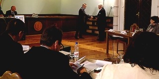 Dr. Hargitai János képviselői megbízólevelét Mohács önkormányzati ülésén vette át