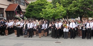 Radnóti és Kisfaludy: 252 középiskolás ballagott szerdán Mohácson