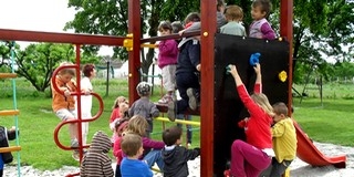 Kérték - megkapták: milliós játszótéri mászótorony az újmohácsi óvodásoknak