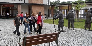 Külföldre is viszik Mohács jó hírét: spanyol szakújságírók jártak a Busóudvarban