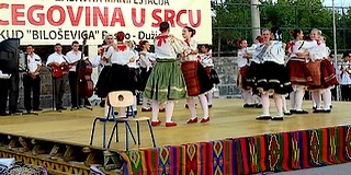 Külföldi és hazai fellépések egész sorát vállalta ezen a nyáron is a Zora Táncegyüttes