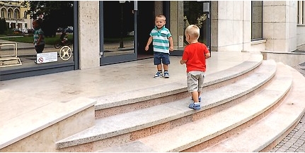 Megújult az Ifjúsági Centrum bejárati portálja és lépcsősora
