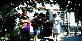 Mohács nyári utcazenészei a Dunavkinje tamburásai