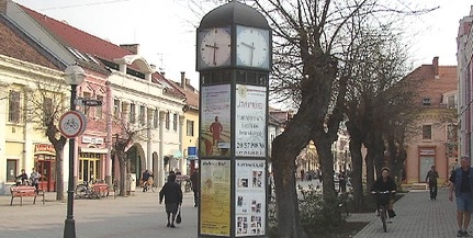 A Széchenyi tér sarkán álló óratorony két számlapja újra mutatja a pontos időt