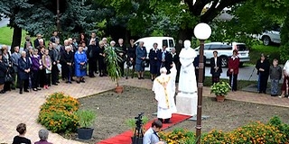 Sombereken szobrot állítottak a fél évszázadon át odaadóan szolgált plébánosnak