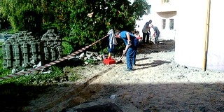 A lakók az önkormányzattal közösen fizetik a járdafelújítást