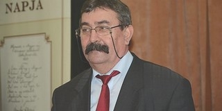 Elismerés Köveskuti Péternek a több évtizedes tevékenységért Elismerés Köveskuti Péternek a több évtizedes tevékenységért