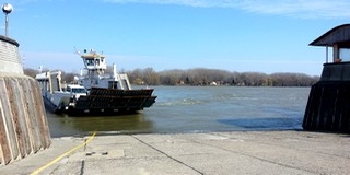 Elmosta a Duna a rámpavéget, alacsony vízállásnál már nem biztonságos a kompkikötő