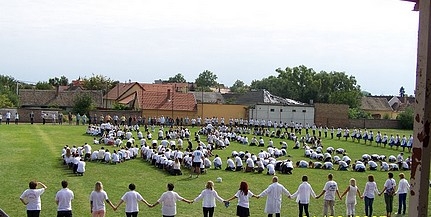 Egy egész tanéven keresztül ünnepelt a 80 éves Mohácsi Kisfaludy Károly Gimnázium Egy egész tanéven keresztül ünnepelt a 80 éves Mohácsi Kisfaludy Károly Gimnázium