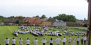 Egy egész tanéven keresztül ünnepelt a 80 éves Mohácsi Kisfaludy Károly Gimnázium