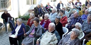 Verses, dalos, zenés köszöntő az idősek hónapja mohácsi nyitórendezvényén