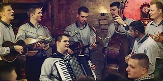 Délszláv táncház a Poklade zenekarral a Duna Irodaházban