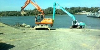 Napok óta áll a munka a révben - de már csak hétfőig lesz csendes a munkaterület