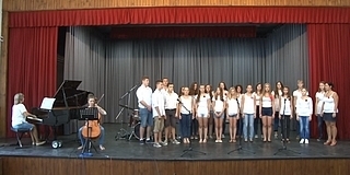 Ha ezerszer nem is, de ha nyernek, egyszer Kovács Katival léphetnek fel a SLAMI Trillák