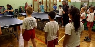 Versenyasztalokat, adogatógépet, ütőket, labdákat kapott a mohácsi asztalitenisz szakosztály