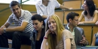 Több mint ötmillió forinttal 172 főiskolás és egyetemista tanulmányait támogatja a város