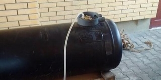 Több száz liter csempészett alkoholra bukkantak egy szerb autóban Udvaron