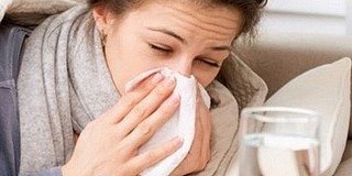 Továbbra is látogatási tilalom van a kórház két osztáyán