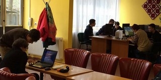 Idősek tanulhatnak számítógépezni a könyvtárban