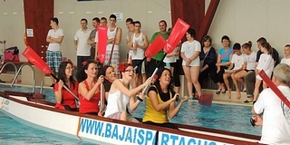 Szombaton ismét sárkányhajók lepik el az uszodát