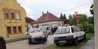 Kisteherautó és személyautó karambolozott Mohácson